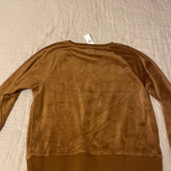 Womens velour sweatshirt. - Picture 5 of 7